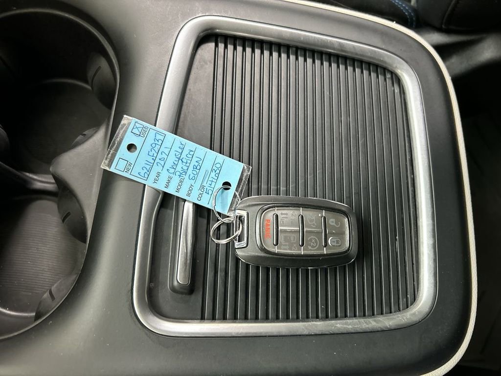 Used 2021 Chrysler Pacifica Touring-L image 12