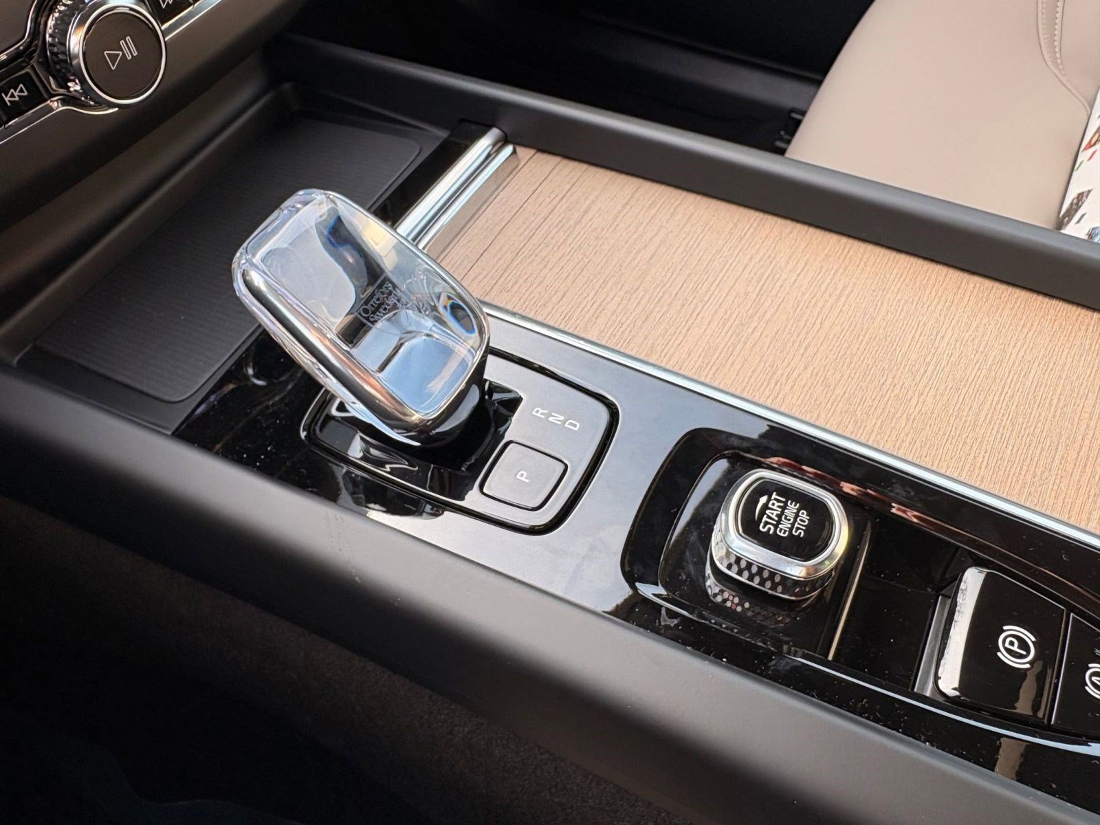 New 2026 Volvo XC60 T8 Core w/ Climate Package image 17