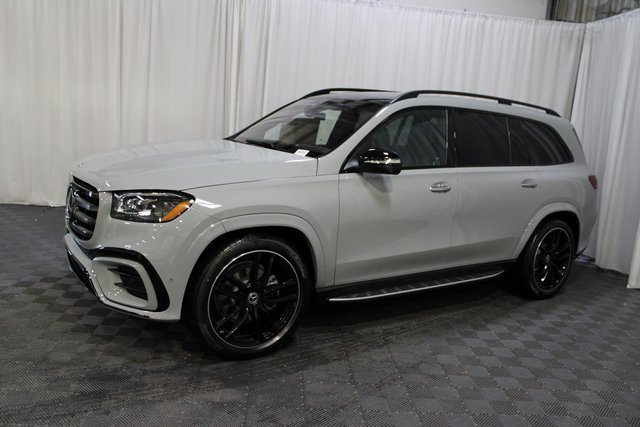 New 2026 Mercedes-Benz GLS 580 4MATIC image 3