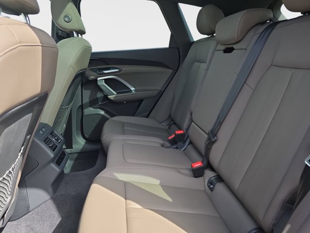 Used 2025 Audi Q5 Premium w/ Convenience Package AWD/4WD image 17