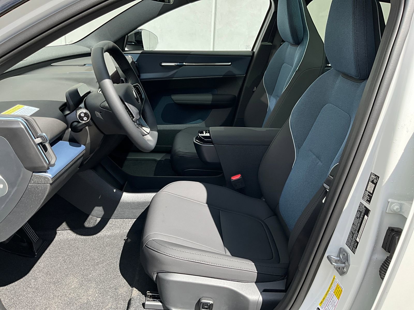 New 2026 Volvo EX30 Plus w/ Protection Package Premier AWD/4WD image 9