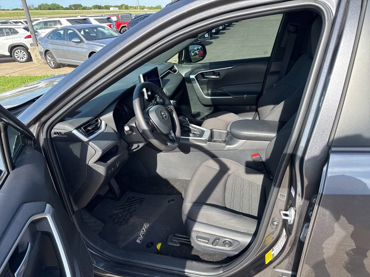 Used 2024 Toyota RAV4 SE AWD/4WD image 19