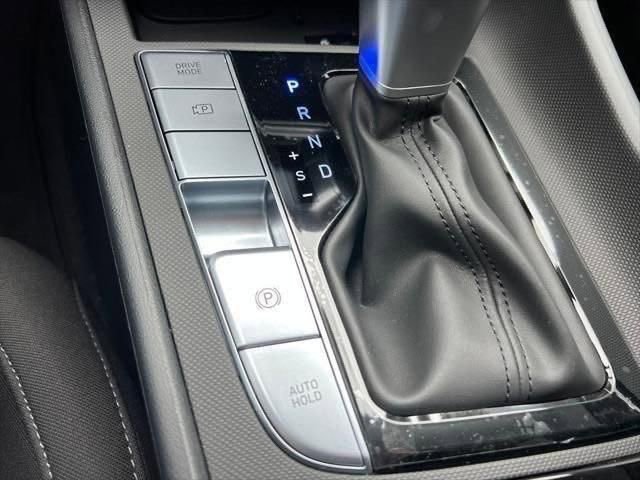 Used 2025 Hyundai Elantra Sport image 18