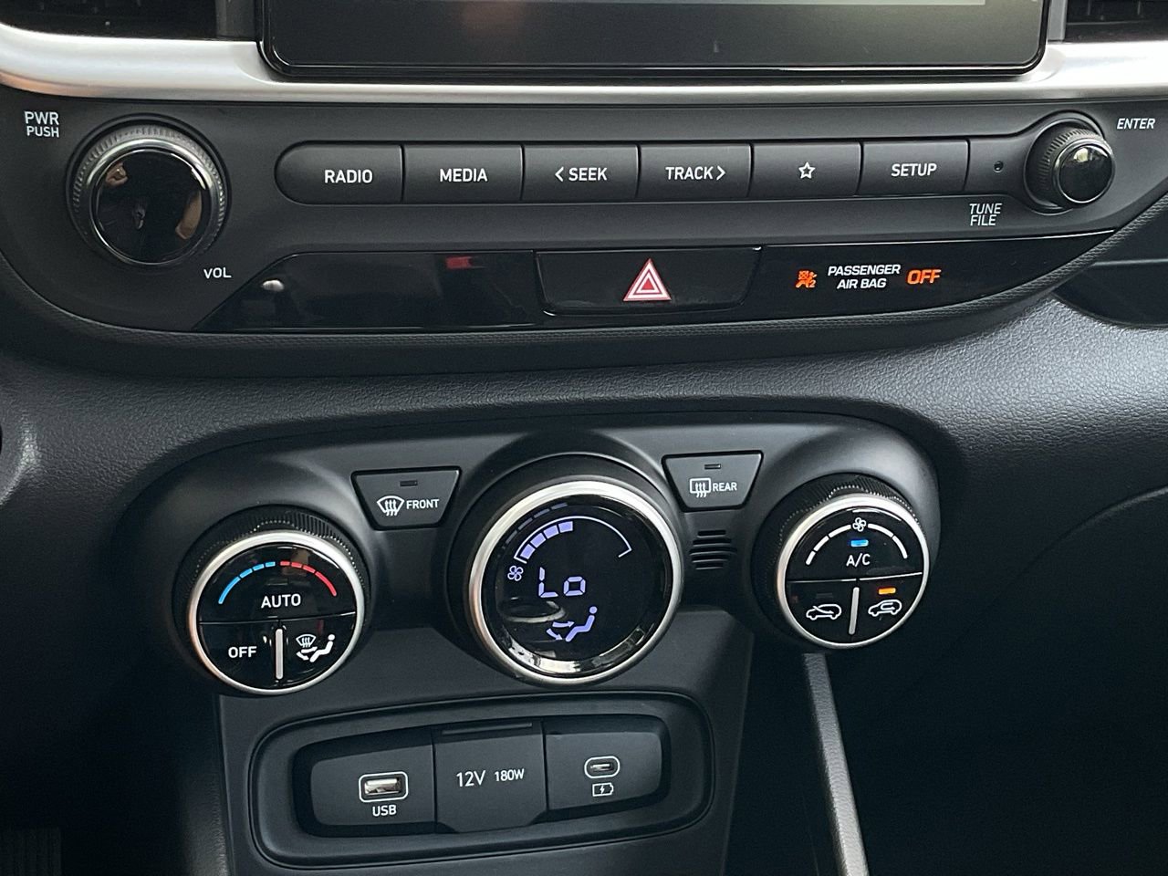 Used 2025 Hyundai Venue SEL image 33