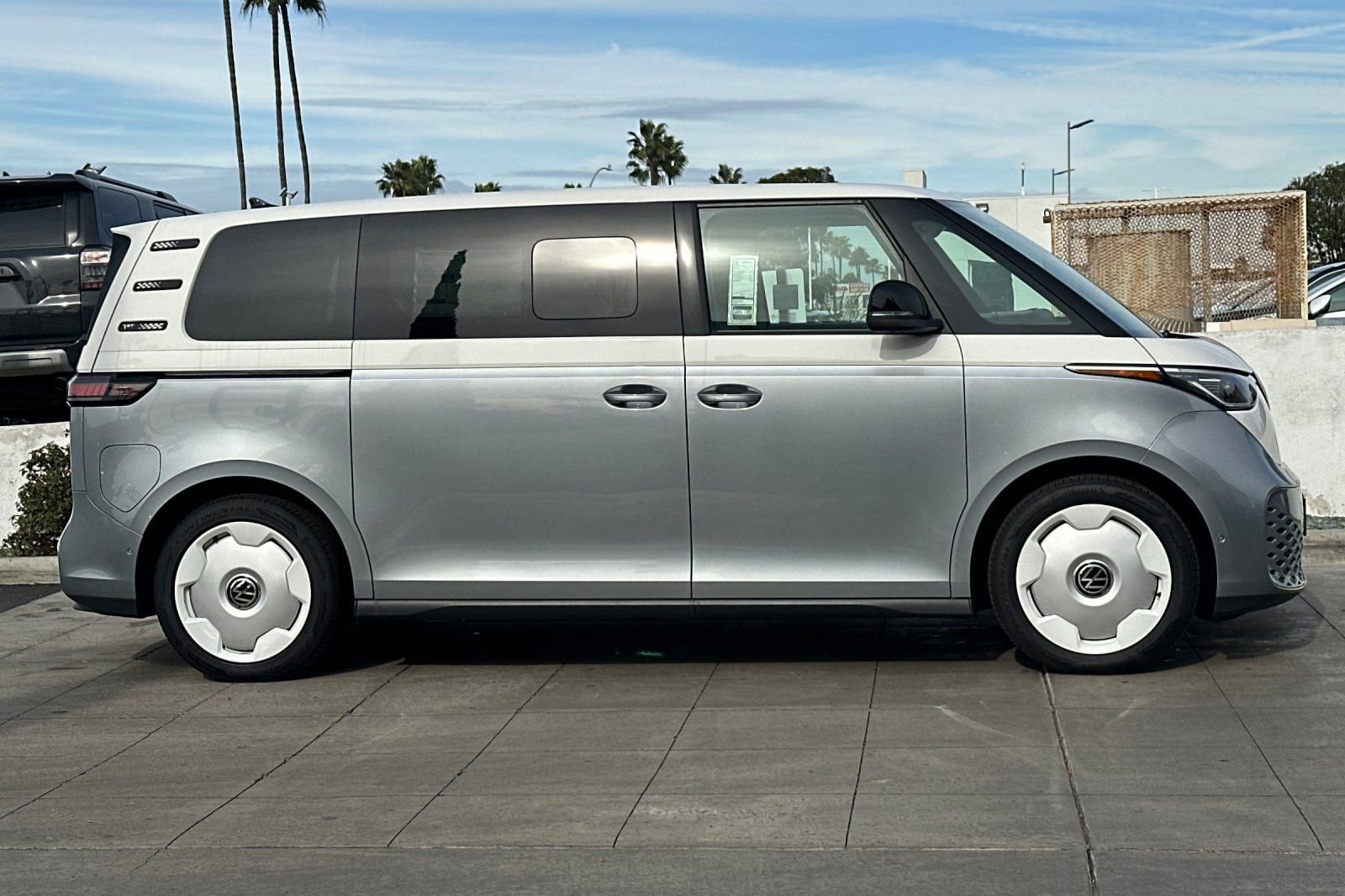 New 2025 Volkswagen ID. Buzz 1st Edition image 4