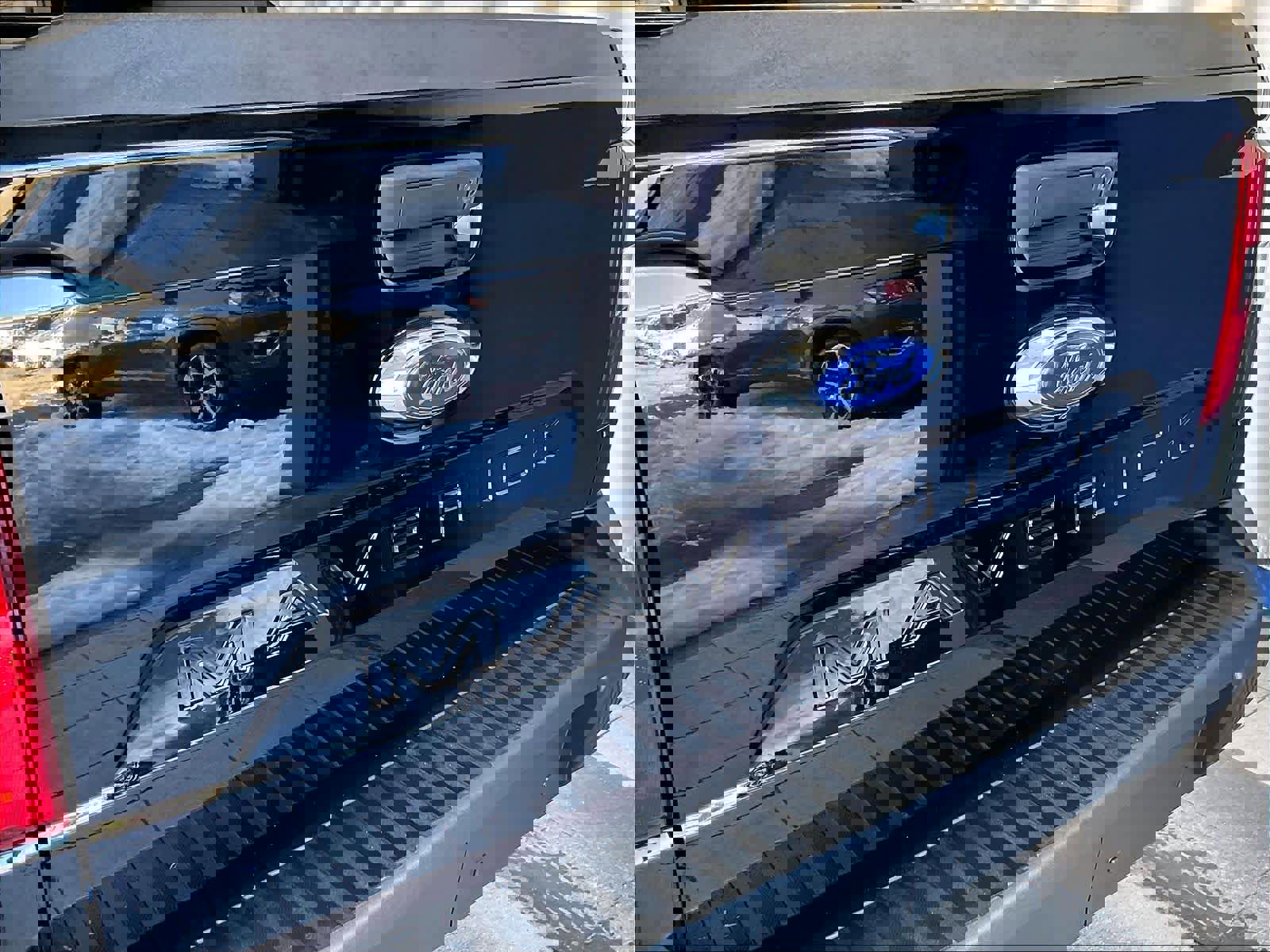 Used 2022 Ford Maverick XL image 28