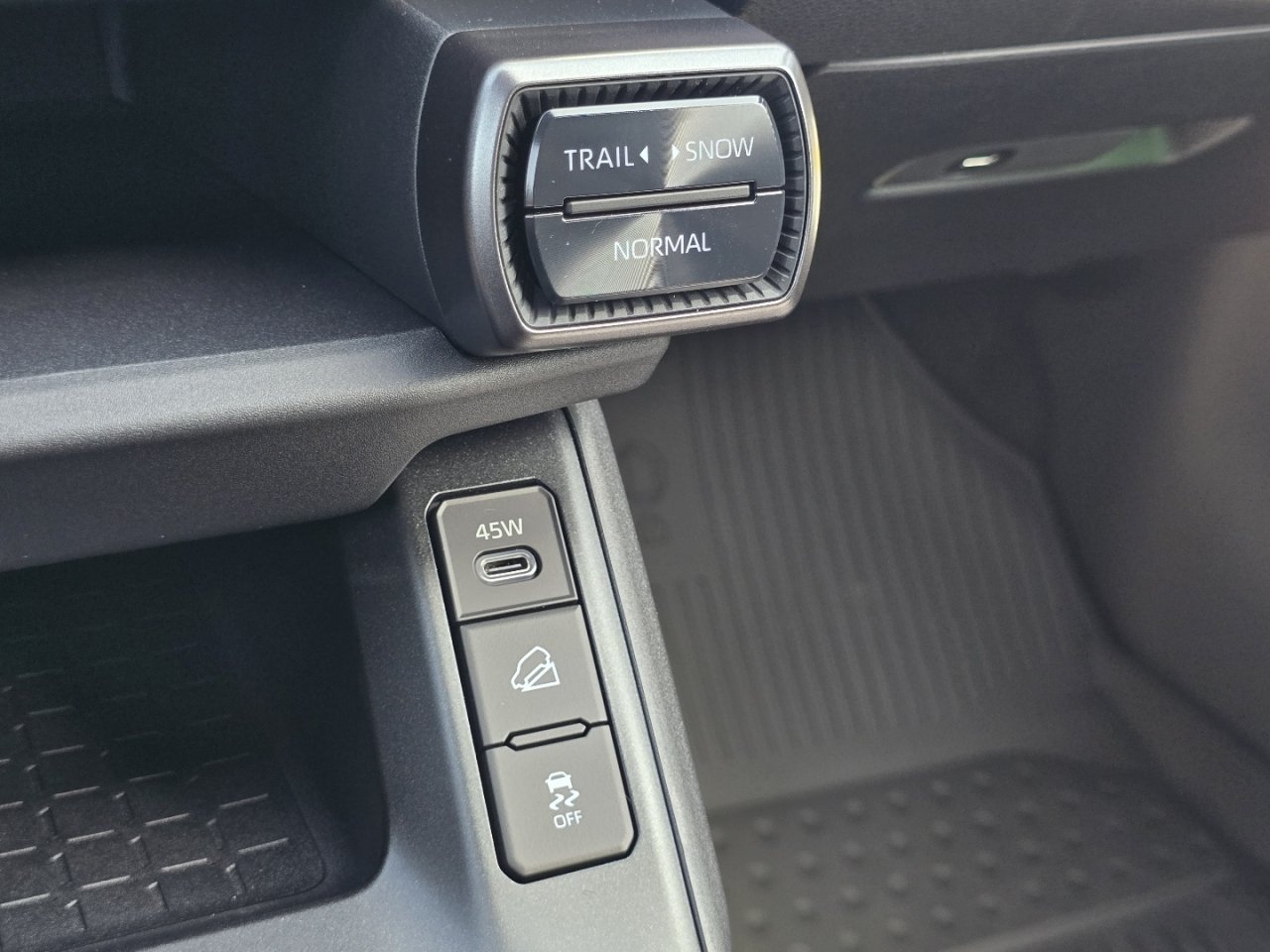 New 2026 Toyota RAV4 XSE AWD/4WD image 8