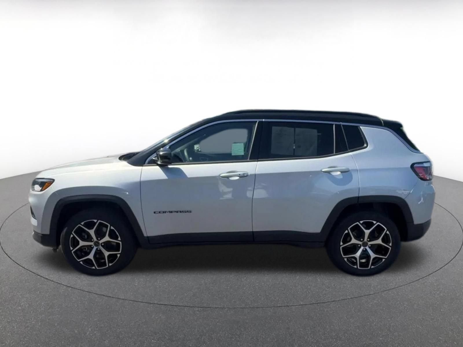 Used 2025 Jeep Compass Limited AWD/4WD image 9