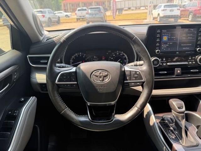 Used 2020 Toyota Highlander Limited image 23