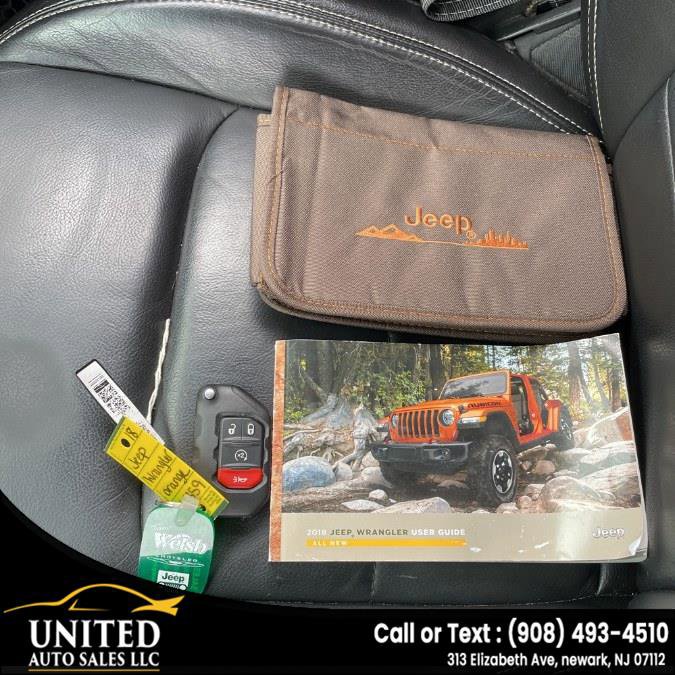 Used 2018 Jeep Wrangler Unlimited Sahara w/ Dual Top Group AWD/4WD image 7