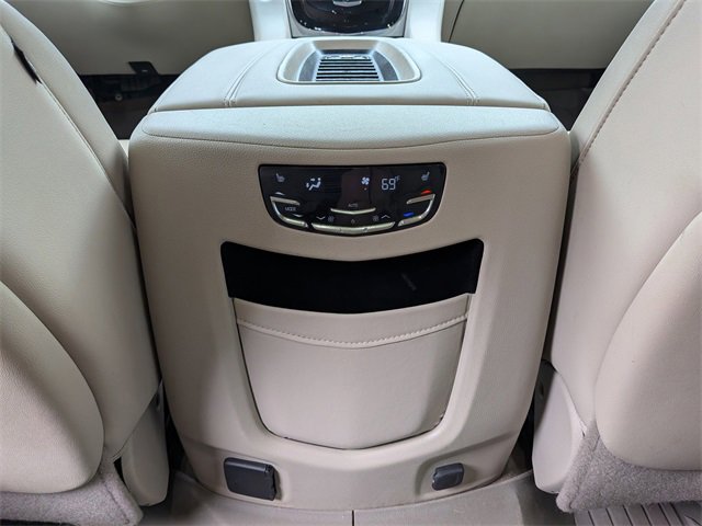 Used 2018 Cadillac Escalade Luxury image 16