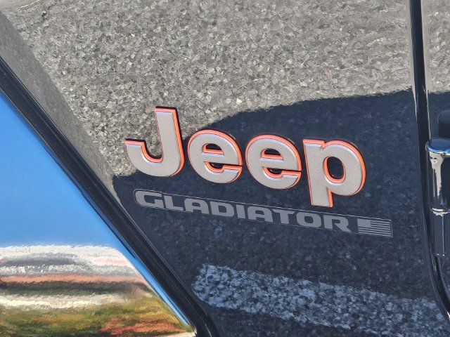 Used 2026 Jeep Gladiator Mojave w/ Safety Group AWD/4WD image 13