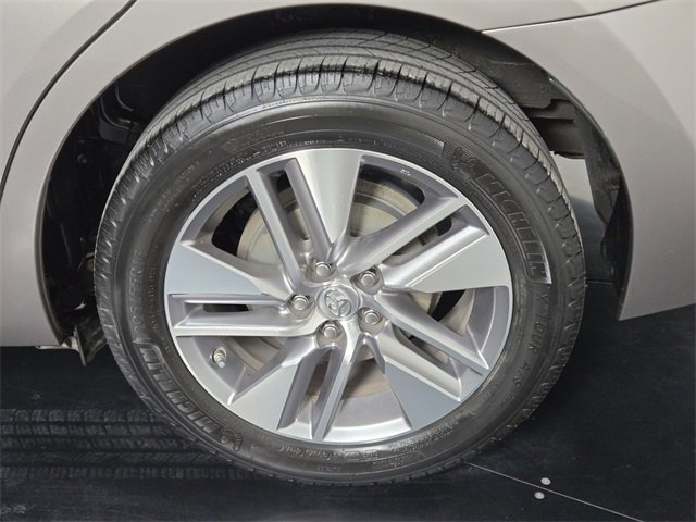 Used 2015 Toyota Corolla LE image 11