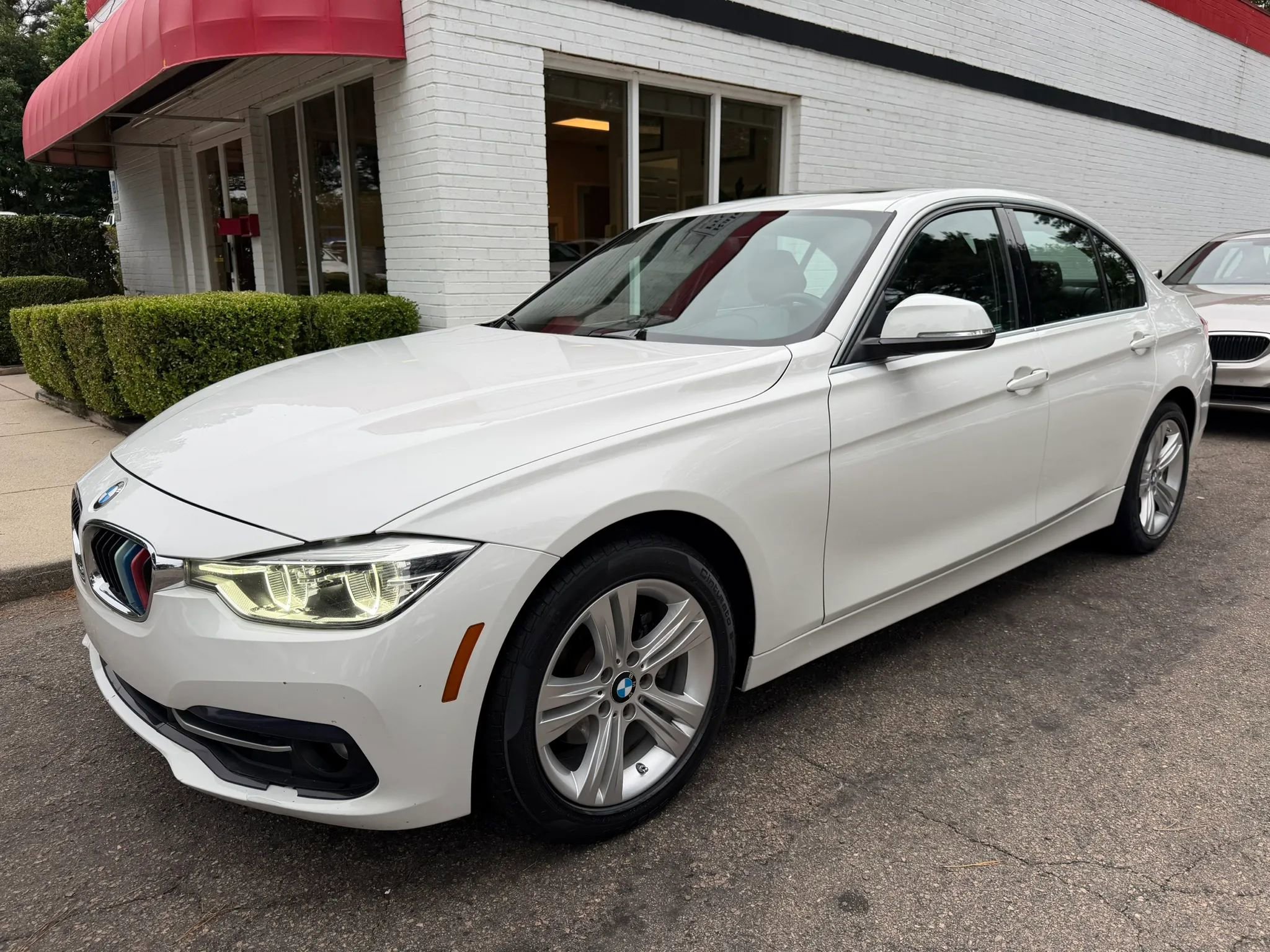 Used 2017 BMW 330i Sedan RWD image 2