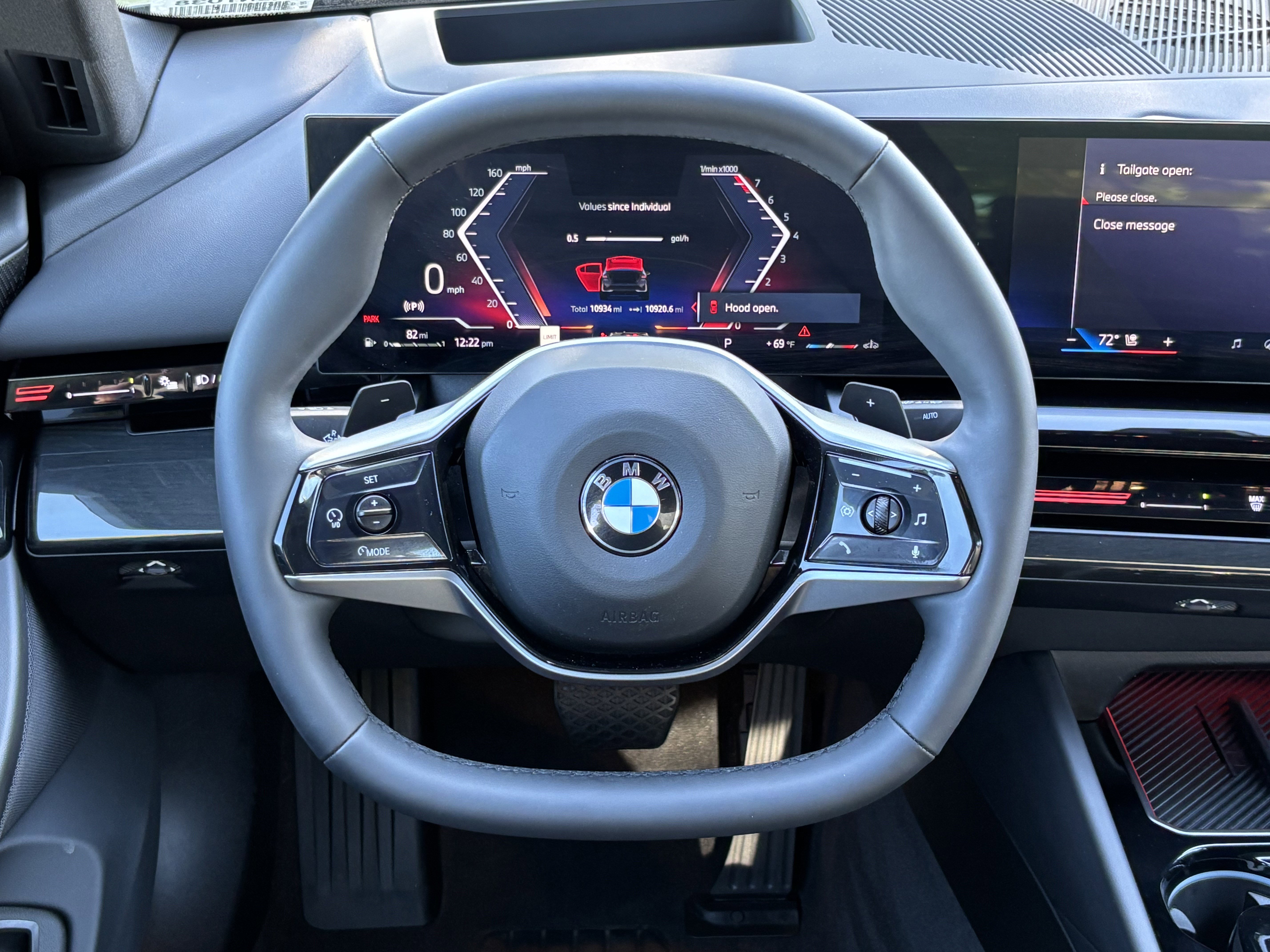 Used 2025 BMW 530i xDrive w/ Premium Package AWD/4WD image 18