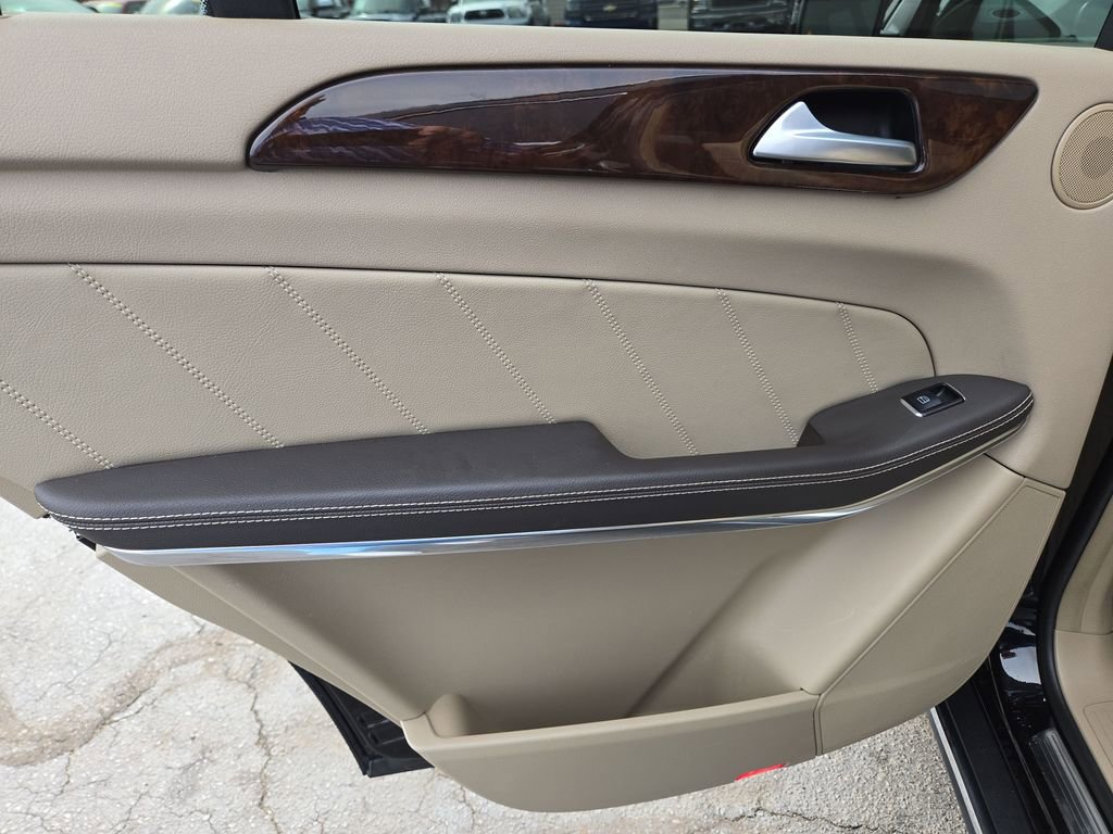 Used 2014 Mercedes-Benz GL 350 BlueTEC 4MATIC image 11