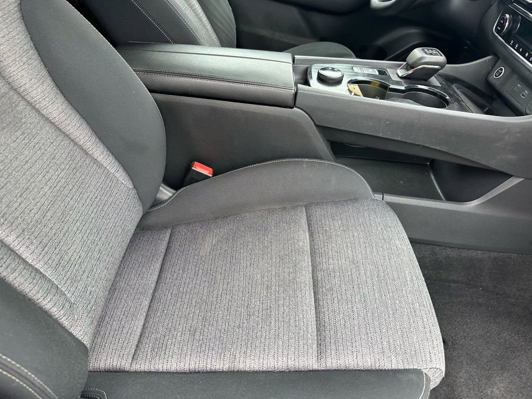 Used 2022 Nissan Rogue SV image 15