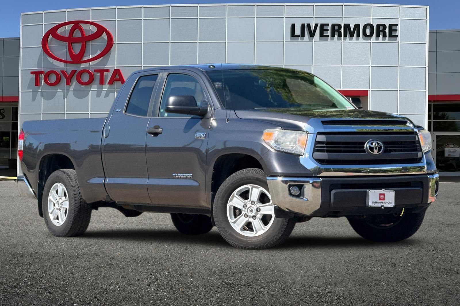 Used 2015 Toyota Tundra SR5 w/ SR5 Upgrade Package RWD image 2