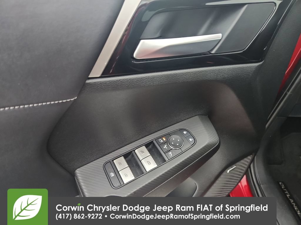 Used 2025 Mitsubishi Outlander SE AWD/4WD image 20