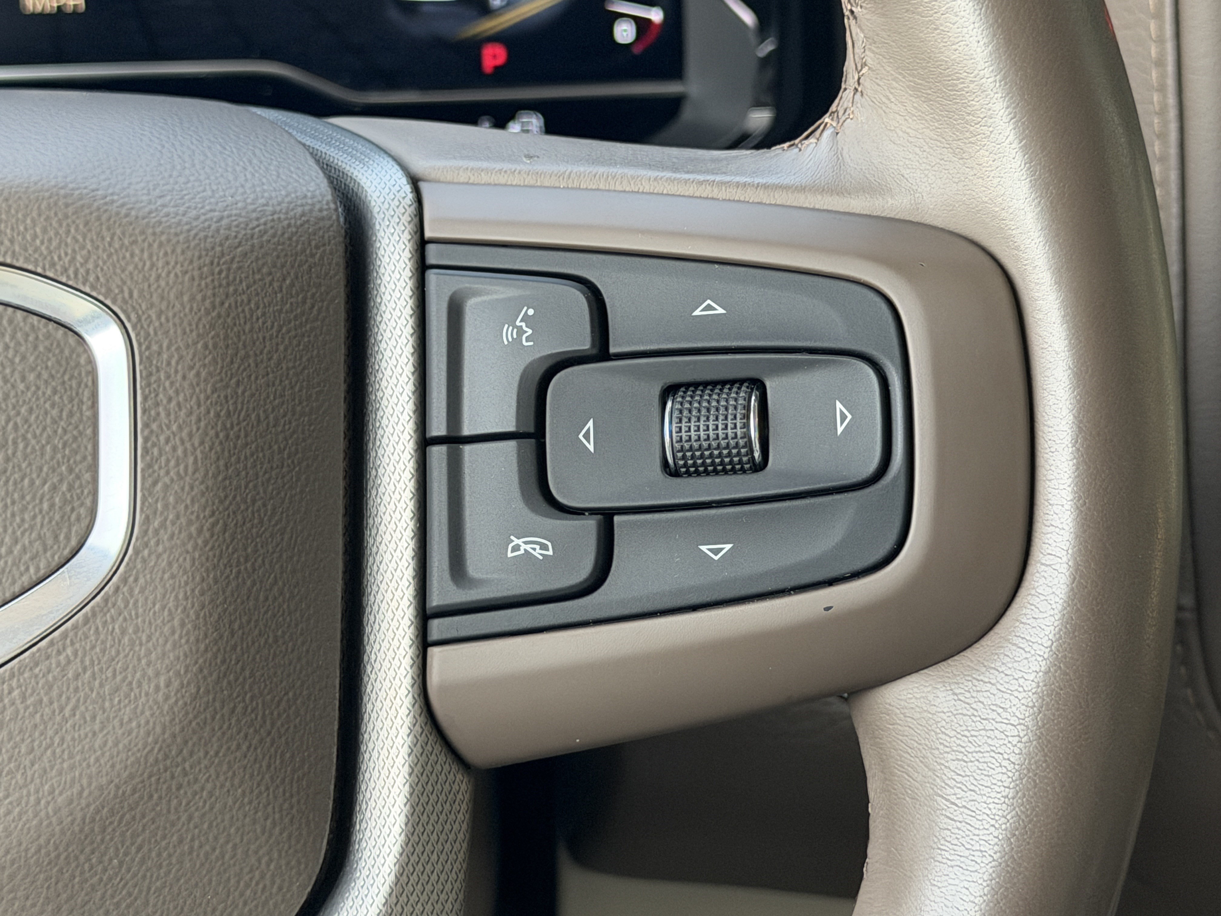 Used 2024 GMC Yukon Denali w/ Denali Reserve Package RWD image 33