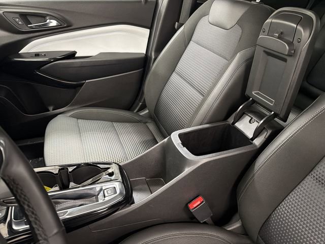 Used 2025 Chevrolet Trax LT w/ LT Convenience Package image 21
