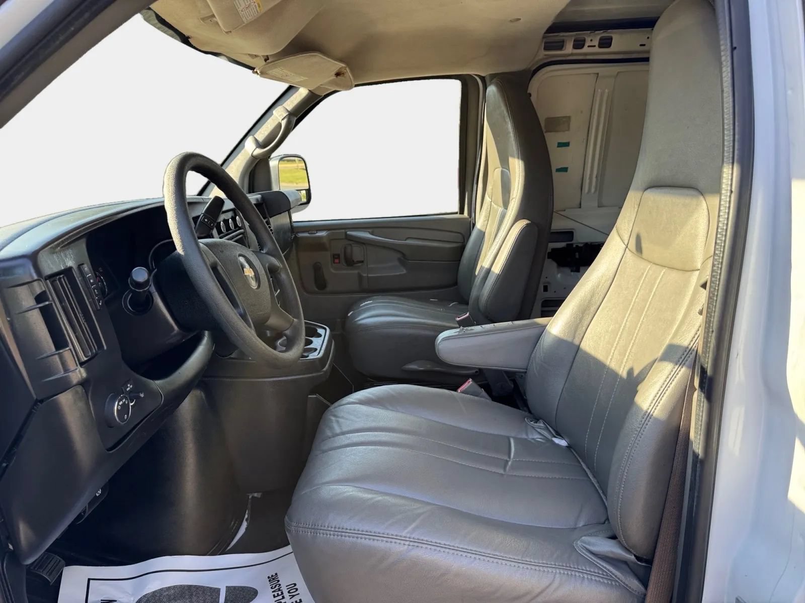 Used 2015 Chevrolet Express 3500 Extended RWD image 9