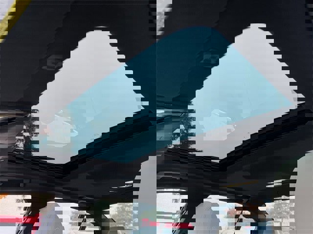 Used 2023 BMW 530e image 25