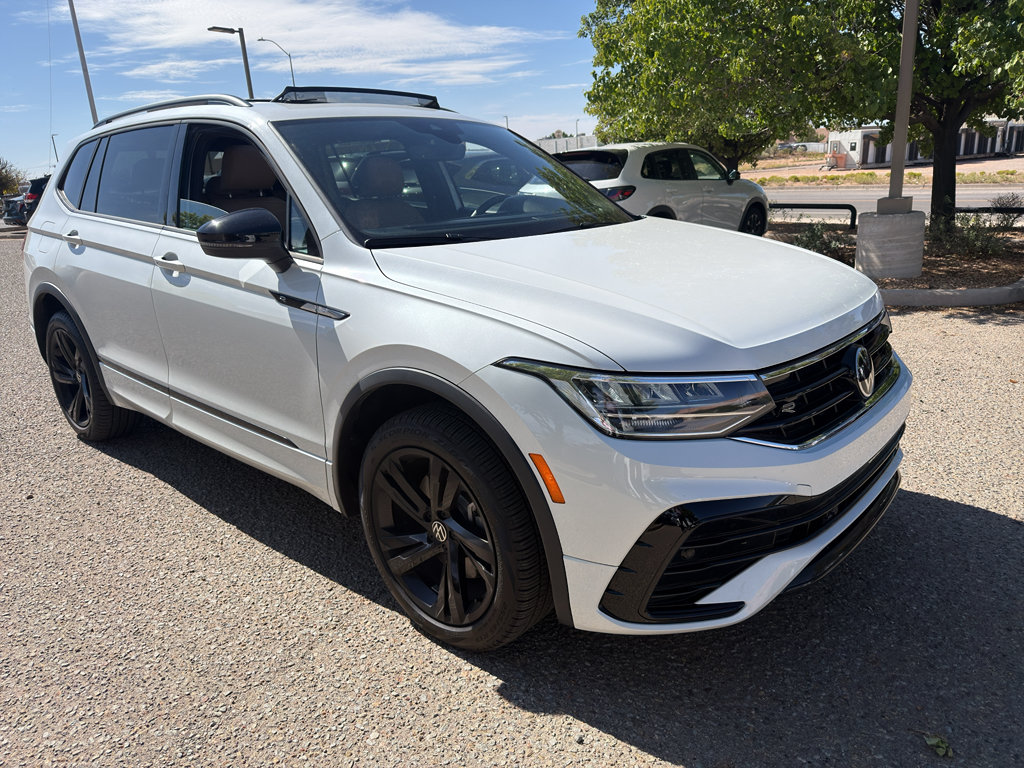 Used 2024 Volkswagen Tiguan SE R-Line w/ MDO Package, Two-Row AWD/4WD image 11