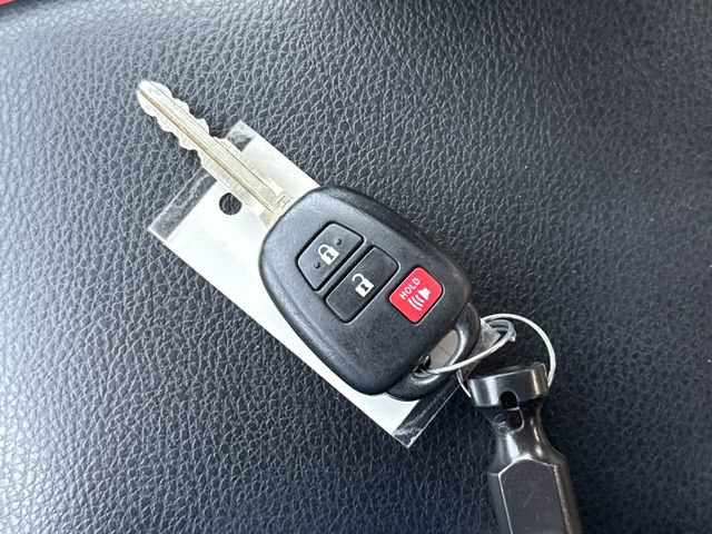 Used 2013 Toyota RAV4 XLE AWD/4WD image 31