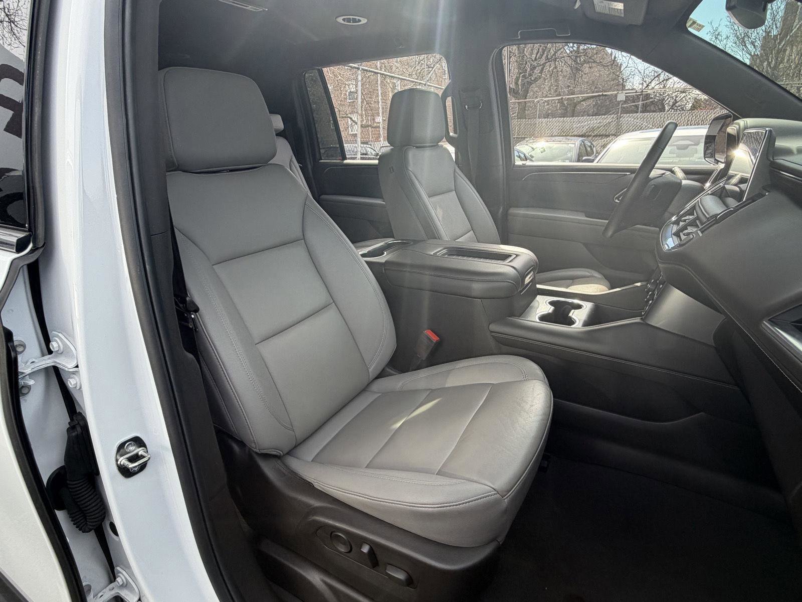 Used 2024 Chevrolet Suburban LT image 25