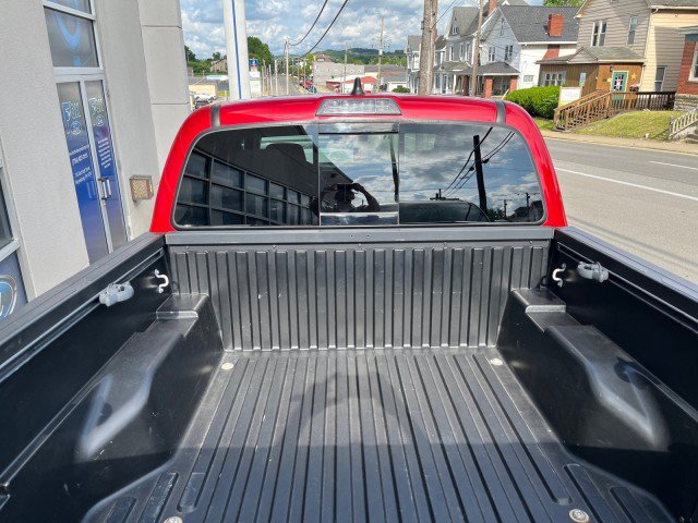 Used 2021 Toyota Tacoma SR5 AWD/4WD image 15
