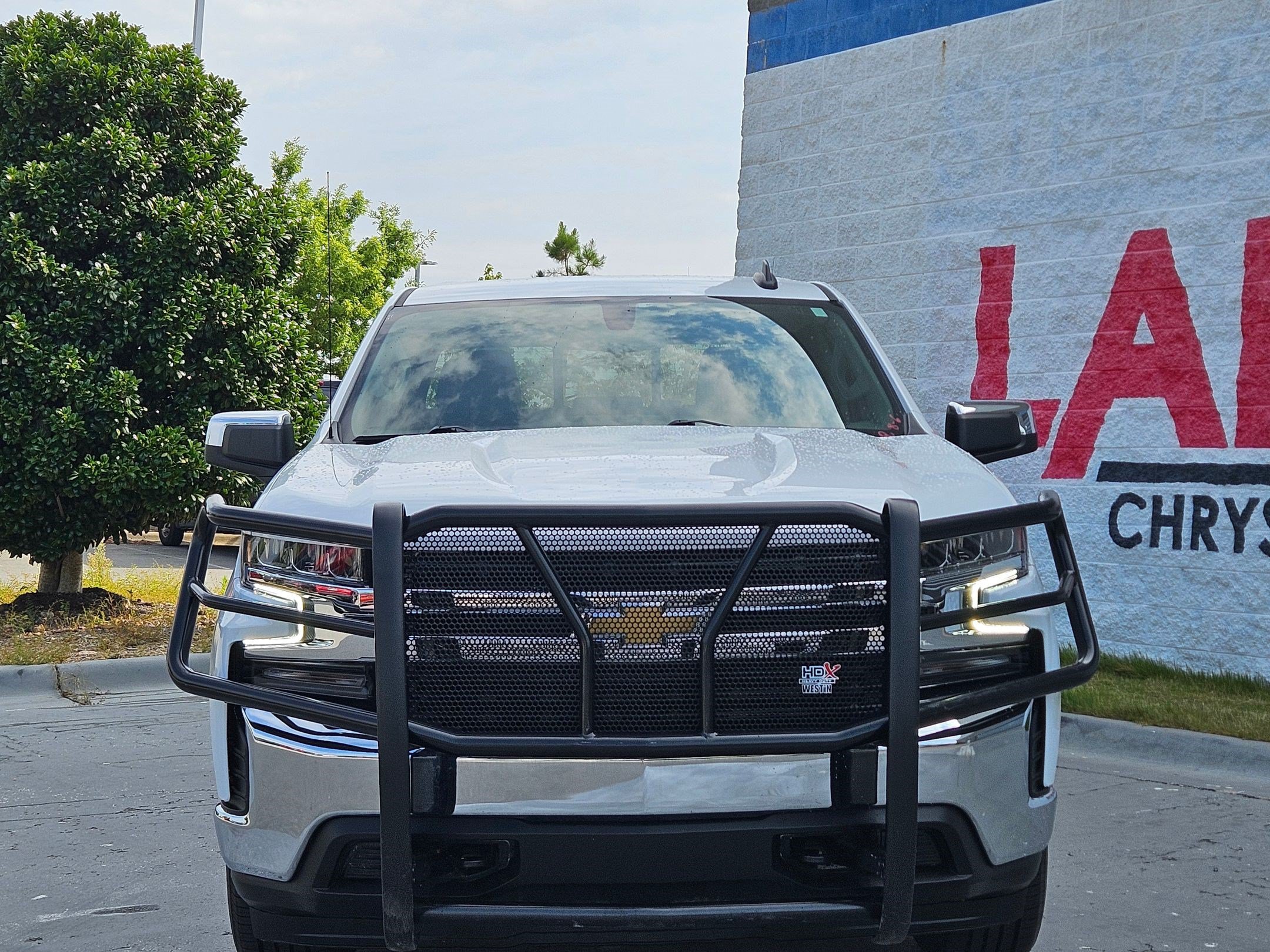 Used 2021 Chevrolet Silverado 1500 LT w/ Z71 Off-Road Package AWD/4WD image 2