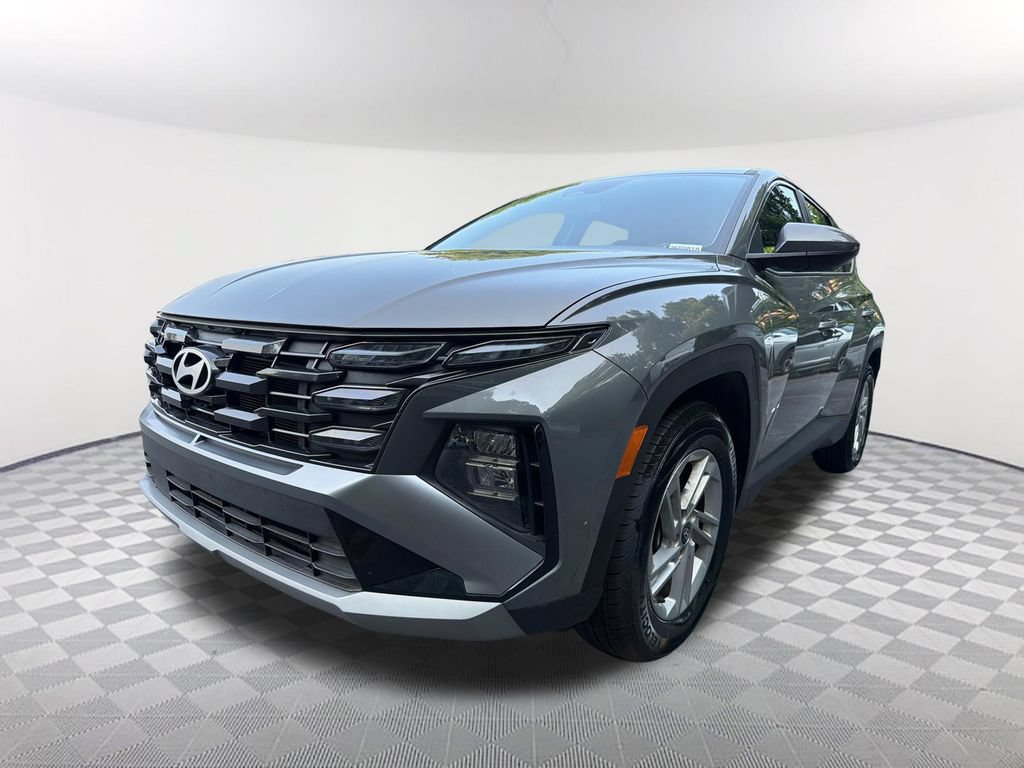 Used 2025 Hyundai Tucson SE FWD image 1