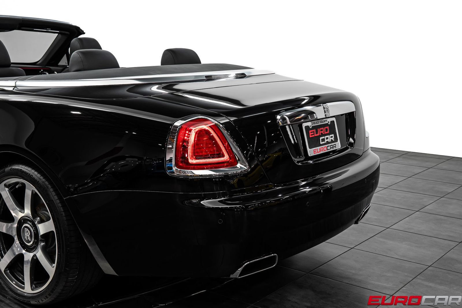 Used 2017 Rolls-Royce Dawn RWD image 19
