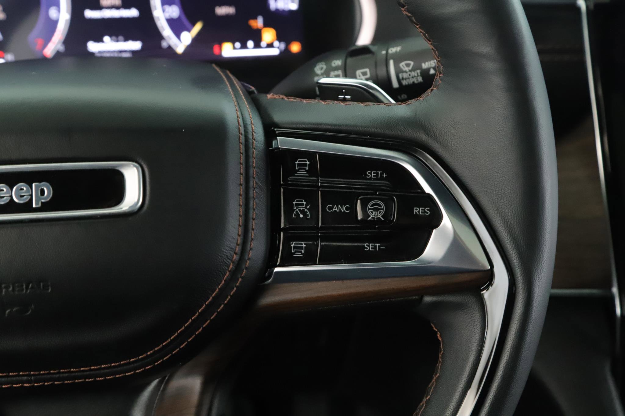 Used 2022 Jeep Grand Cherokee L Summit w/ Advanced Protech Group IV AWD/4WD image 12