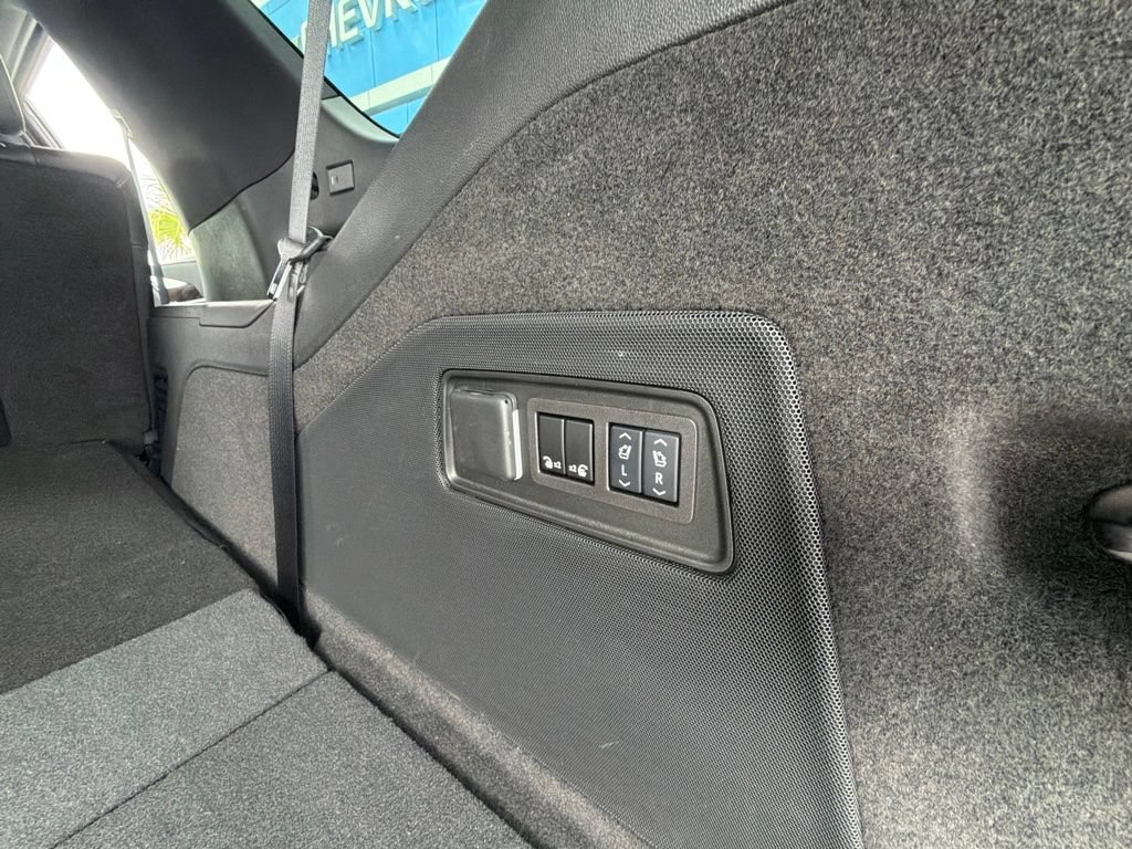 Used 2024 Cadillac Escalade Luxury RWD image 9