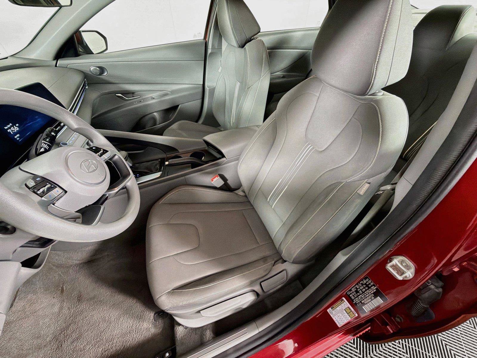 Used 2024 Hyundai Elantra SEL FWD image 2