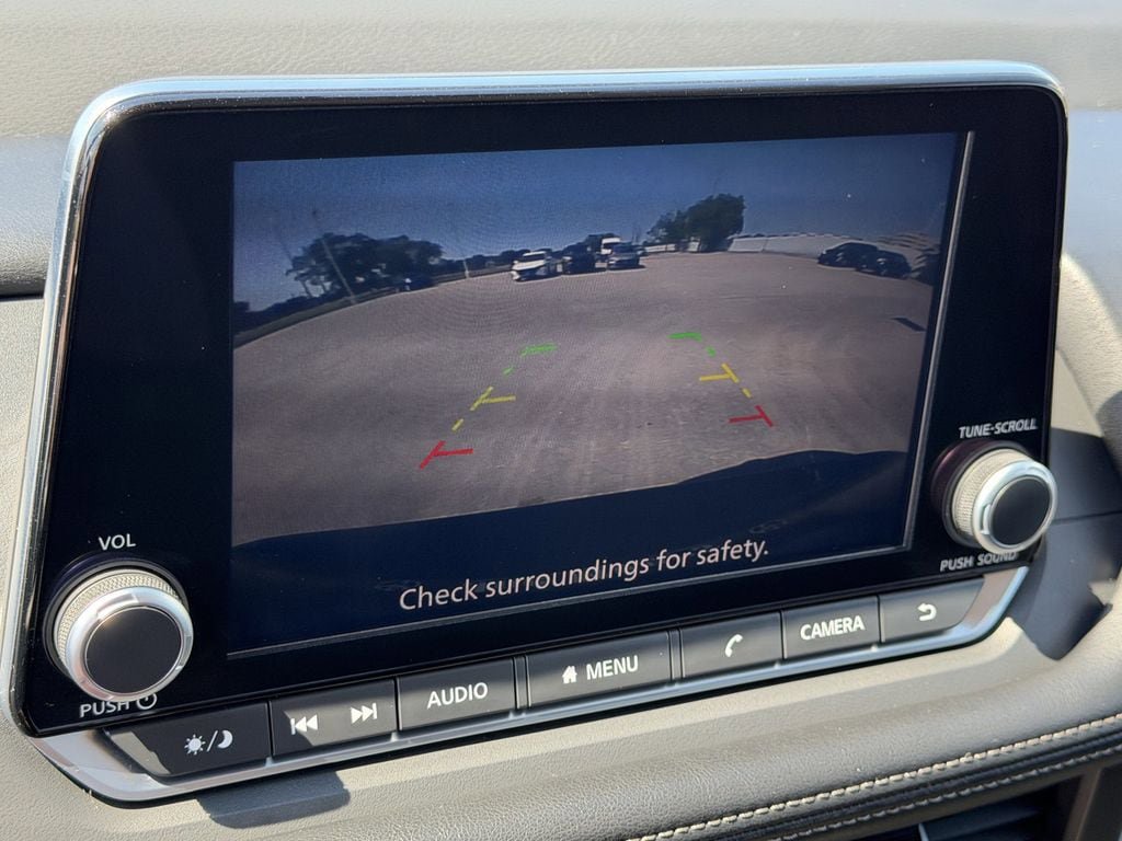 Used 2025 Nissan Rogue SV FWD image 18
