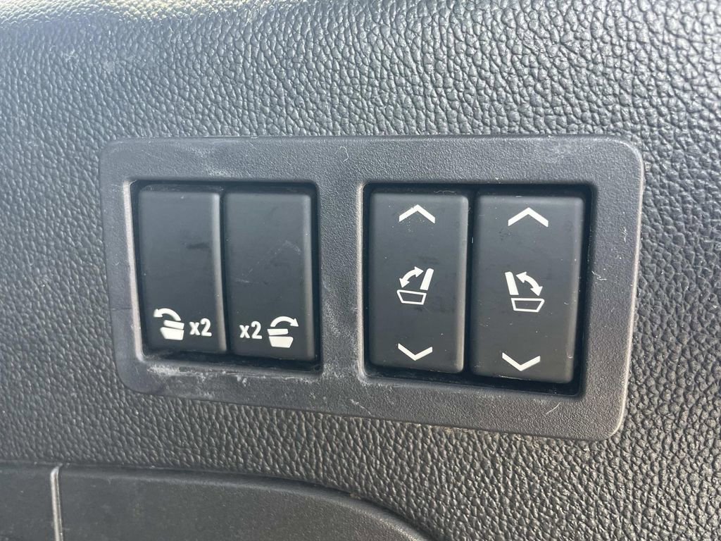 Used 2017 Chevrolet Suburban LT image 12