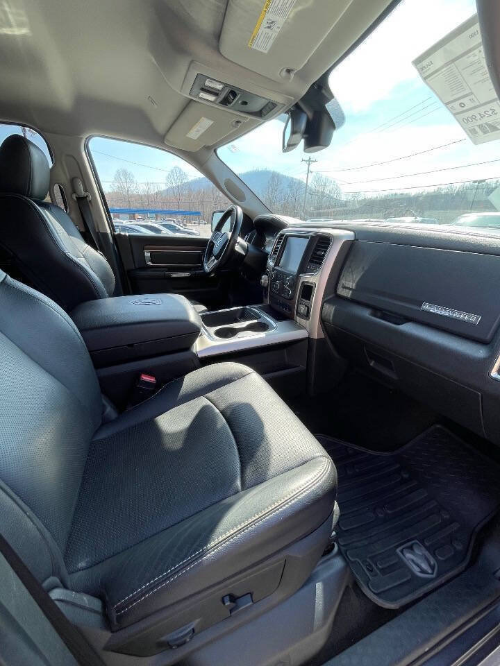 Used 2017 RAM 1500 Laramie w/ Convenience Group AWD/4WD image 17