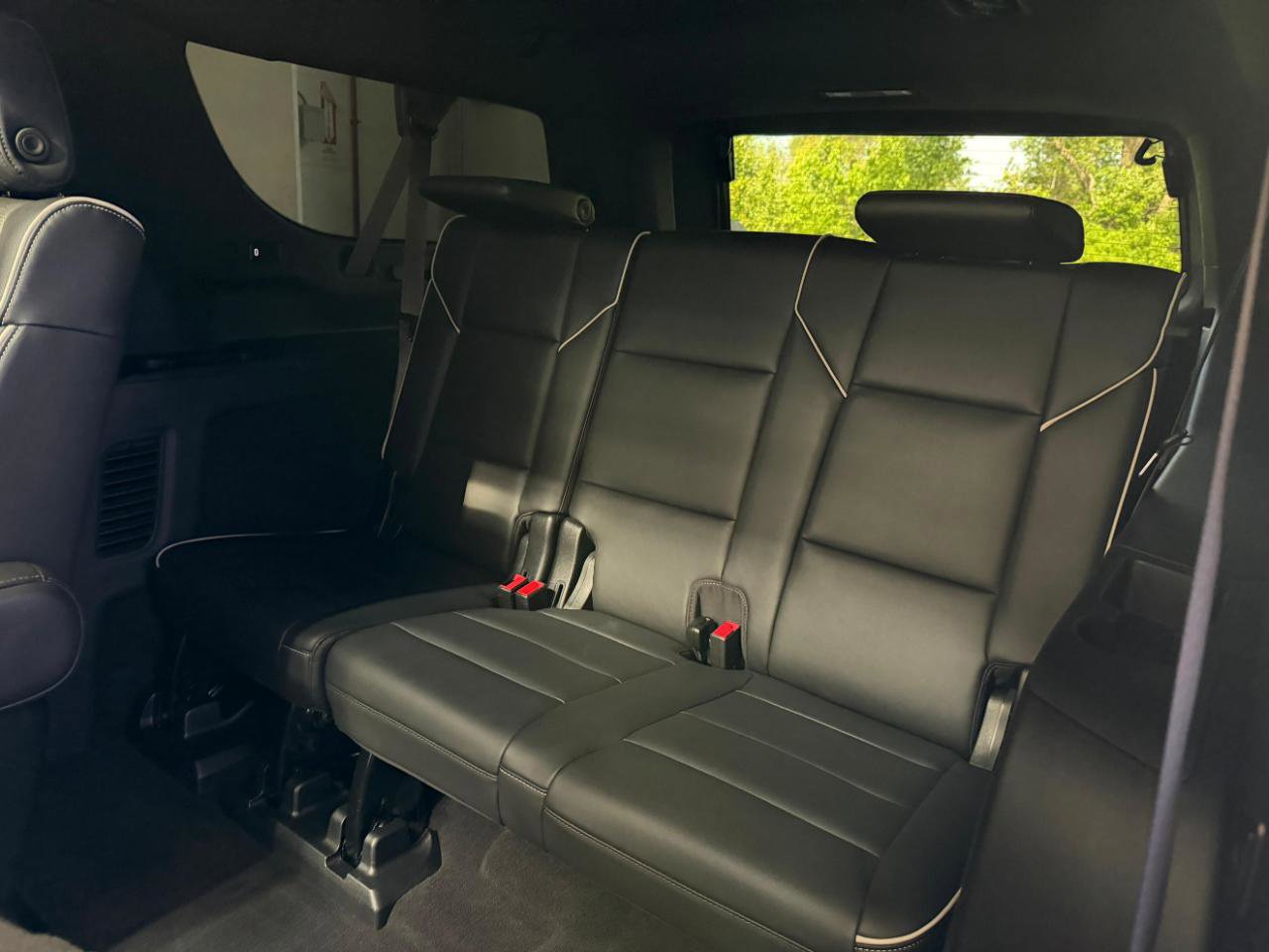 Used 2023 Cadillac Escalade ESV Sport AWD/4WD image 23