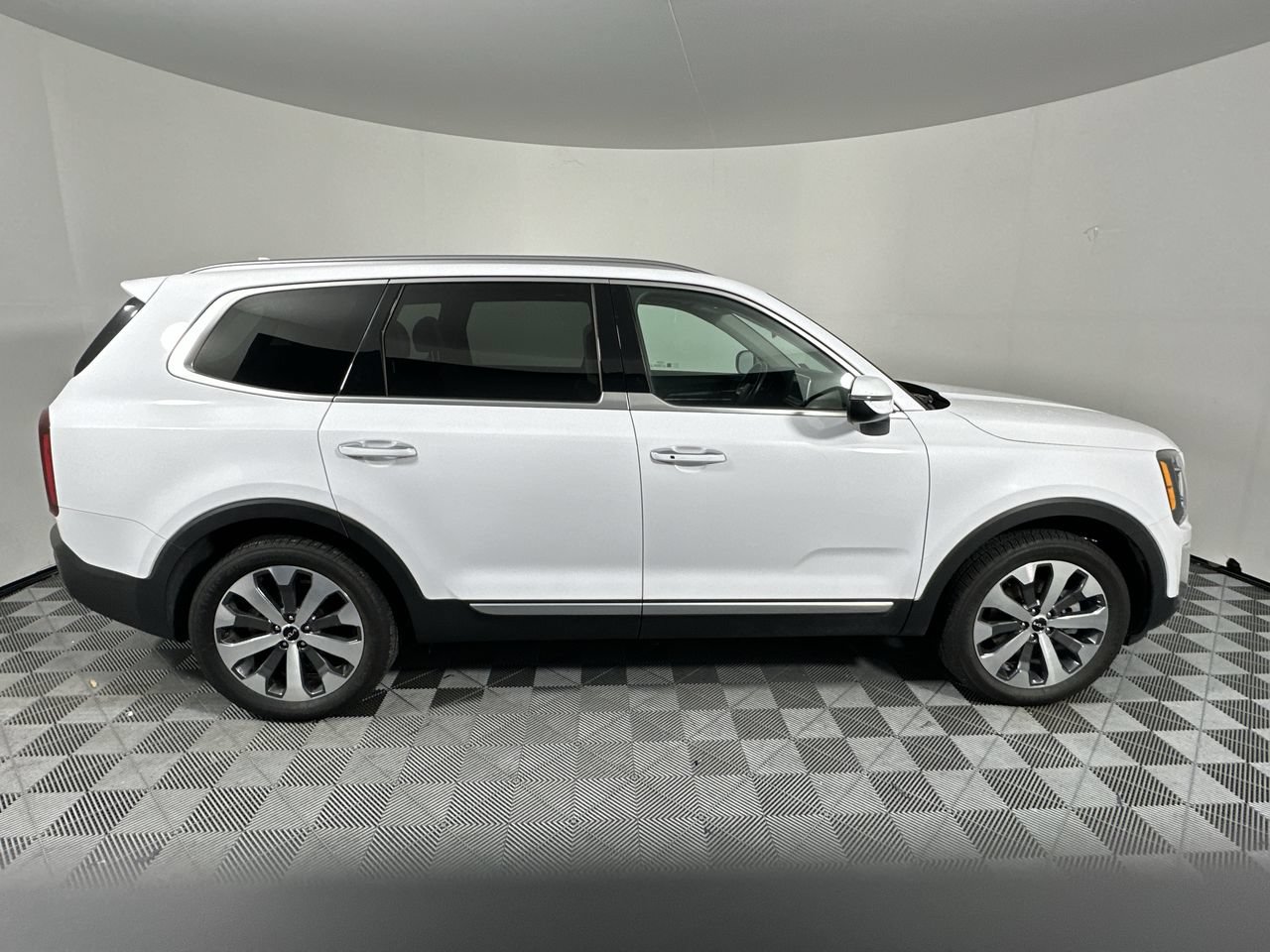 Certified 2022 Kia Telluride S FWD image 2
