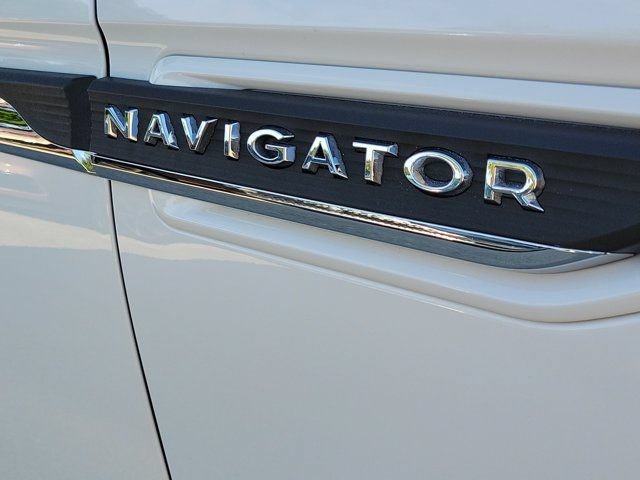 Certified 2023 Lincoln Navigator Reserve AWD/4WD image 11