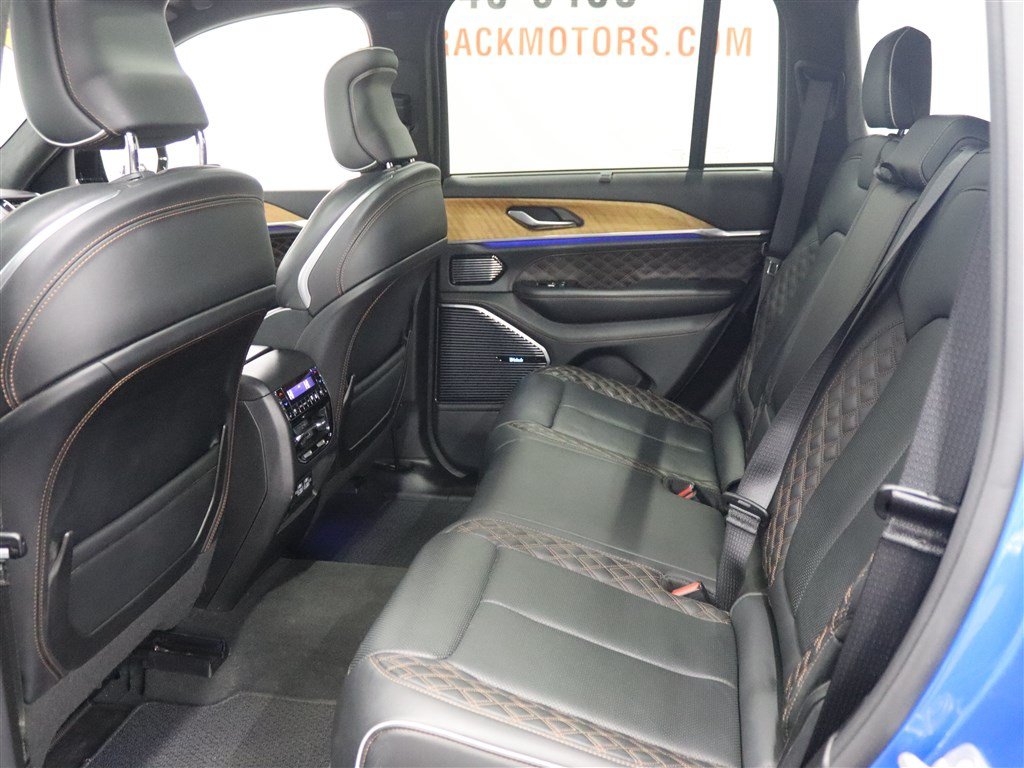 Used 2023 Jeep Grand Cherokee Summit AWD/4WD image 39