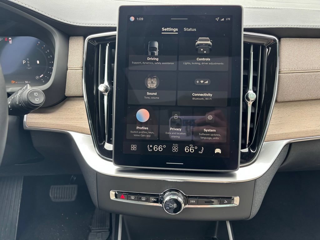 New 2026 Volvo XC90 B6 Plus w/ Protection Package AWD/4WD image 14