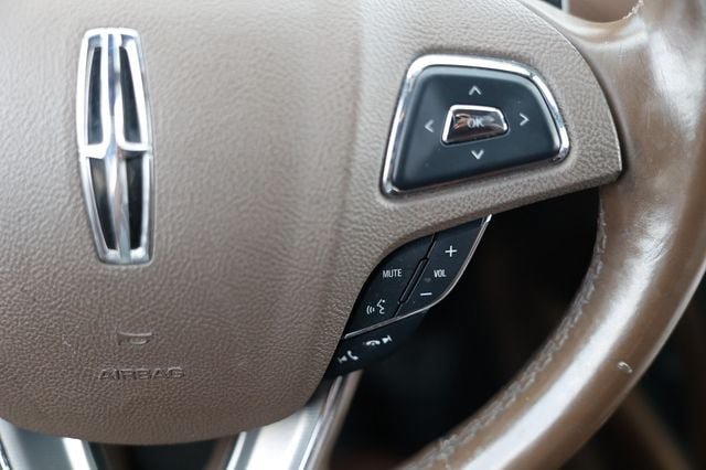 Used 2016 Lincoln MKX Reserve w/ Technology Package FWD image 30