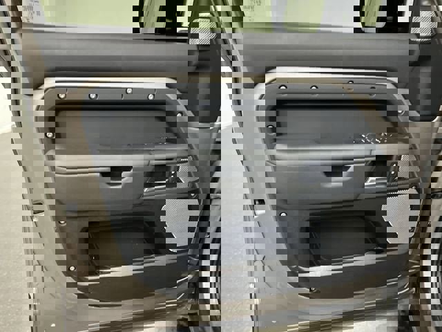 Used 2023 Land Rover Defender 130 X image 23