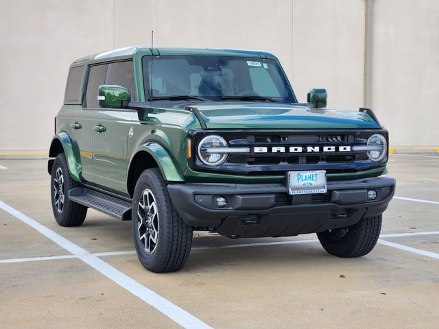 New 2025 Ford Bronco Outer Banks image 2