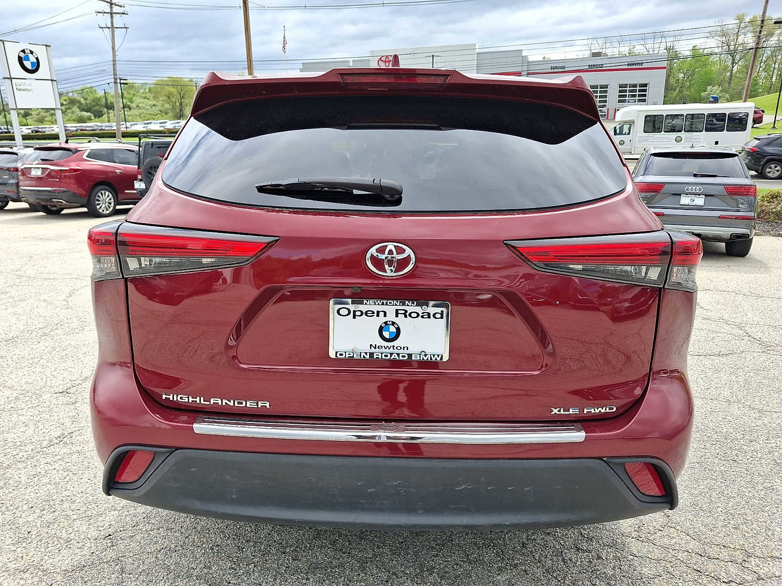 Used 2020 Toyota Highlander XLE AWD/4WD image 5