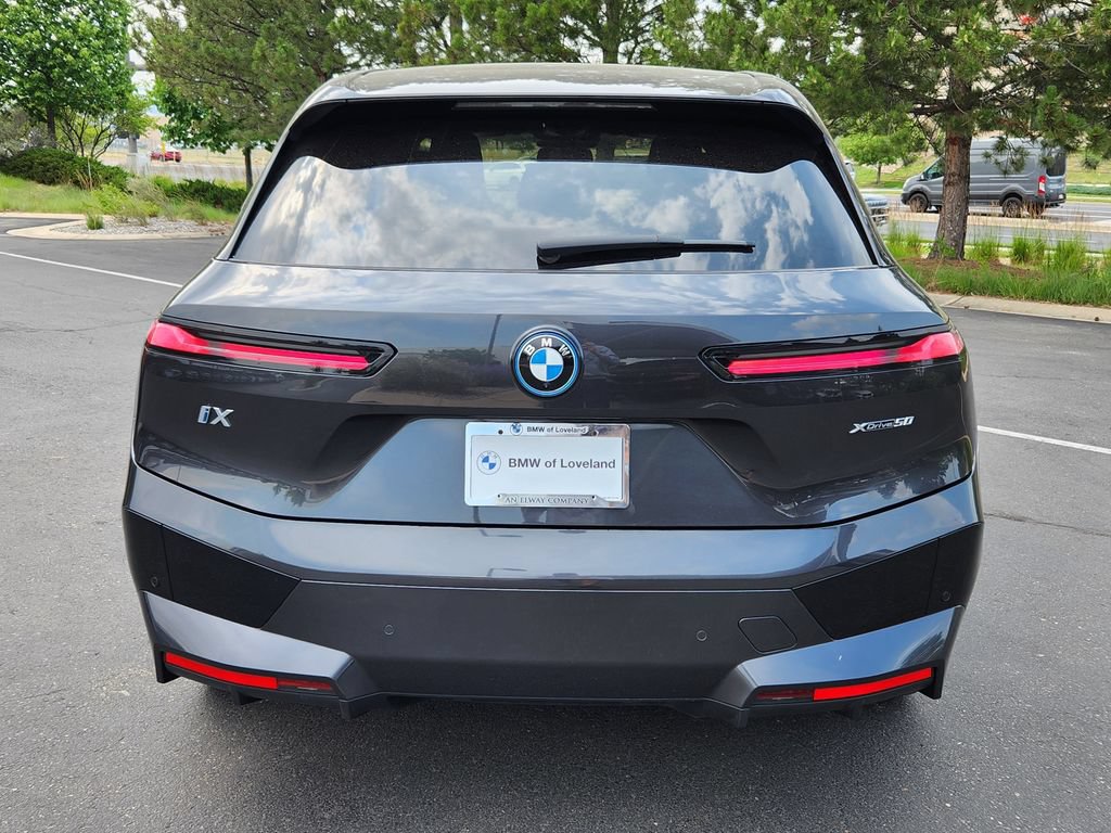 Used 2023 BMW iX xDrive50 w/ Sport Package AWD/4WD image 15